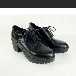 Steve Madden Shaii Black Box Chunky Heel shoe.